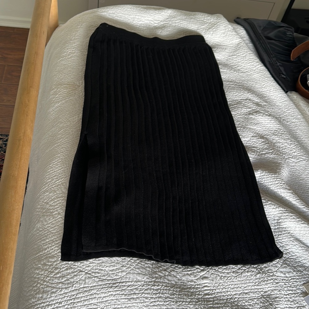 Ribbed knit midi skirt